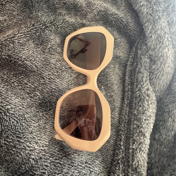 Prada Sunglasses - Picture 6 of 10